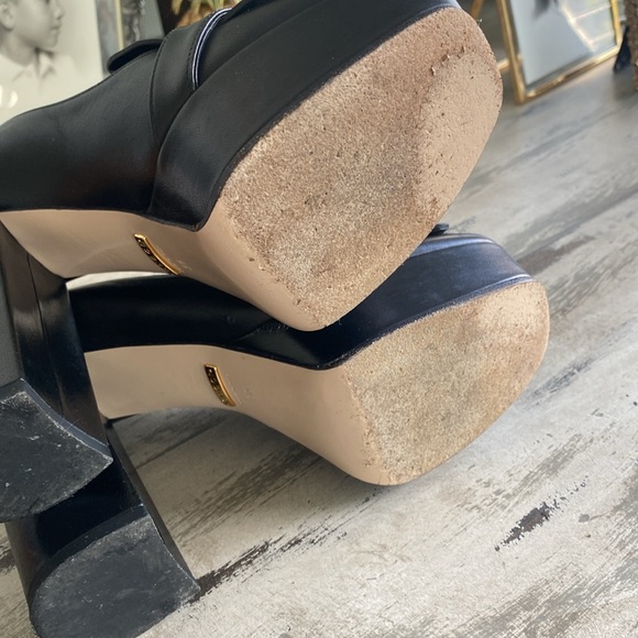 Gucci black high heel kiltie pumps. 6/36 - Picture 11 of 11